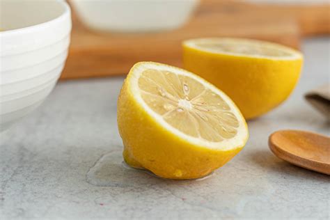 18 Ways To Use Lemon To Clean Yours On The Top